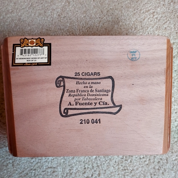 Arturo Fuente EMPTY wooden cigar box, hand made in Dominican Republic - Picture 6 of 12